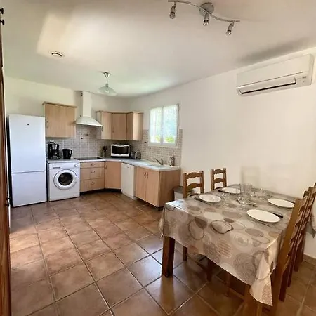 Maison Au Calme Avec Piscine Et Climatisation Holiday home Sollacaro